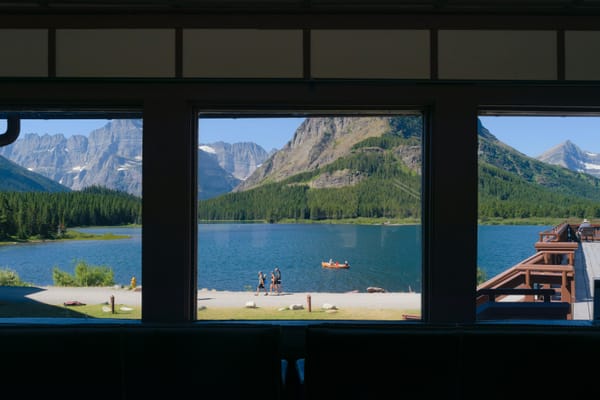 Glacier National Park Lodges: The Ultimate Guide (2024)